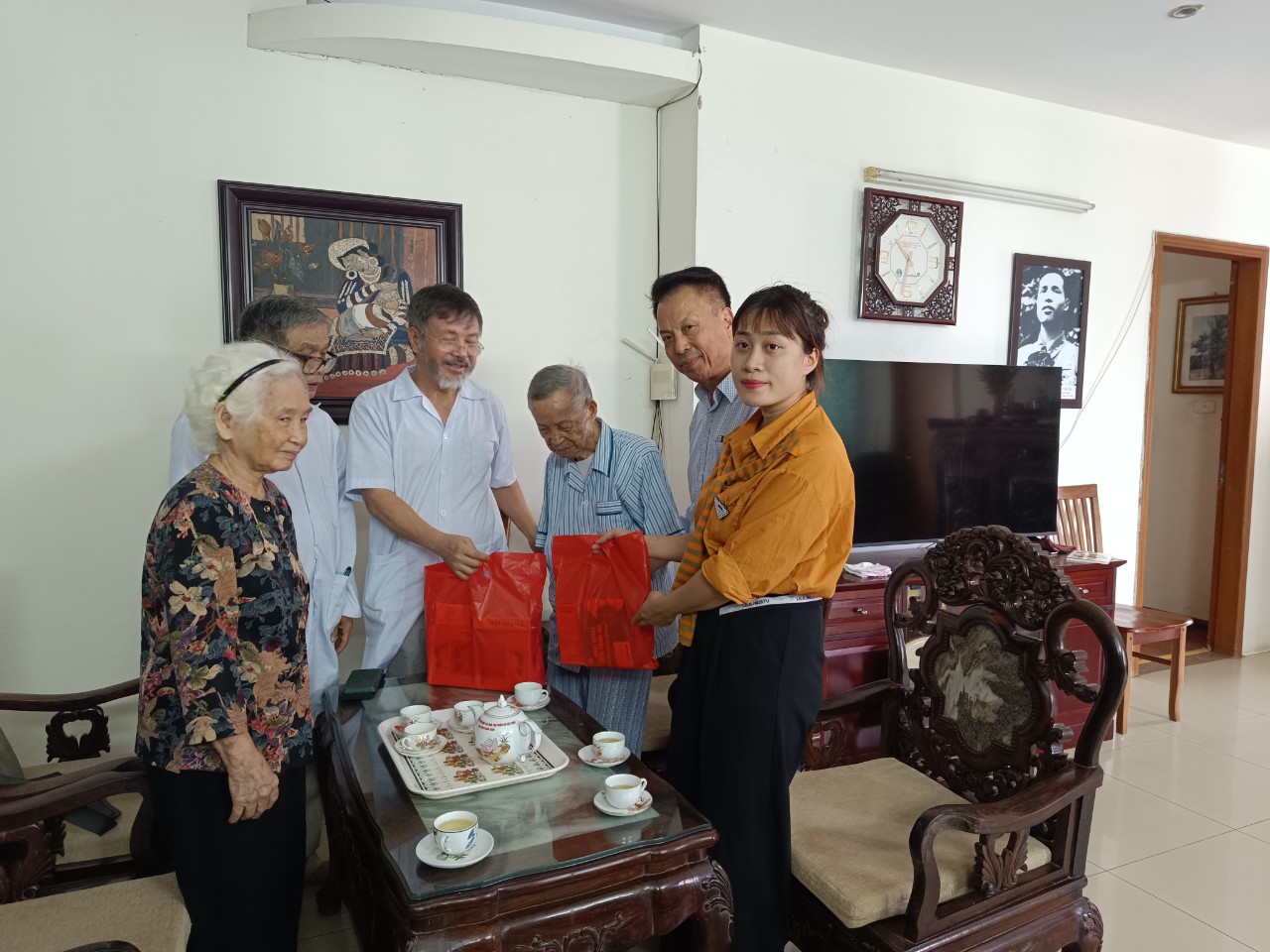 Đến Thăm Các Anh Hùng Lực Lượng Vũ Trang Nhân Ngày 27/07/2024 tại Phường Láng Hạ