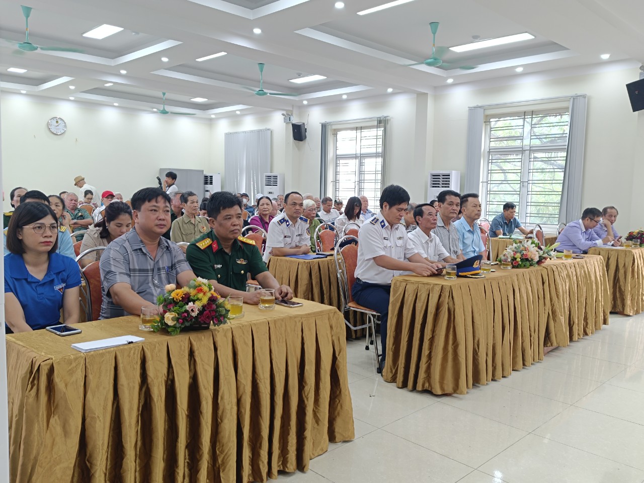 Hội Đông y TP Hà Nội trao tặng 311 suất quà cho gia đình chính sách, người có công với cách mạng tại Phường Nguyễn Trãi