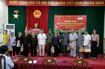 Chương trình khám, tư vấn sức khỏe và trao quà tri ân đối với các Thương, bệnh binh, người có công